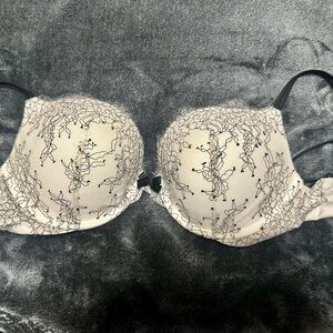 Victoria's Secret Very Sexy Push-up Black and White Lace Bra